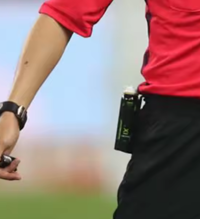 tali-pinggang-kecil-untuk-wasit-dalam-sepak-bola