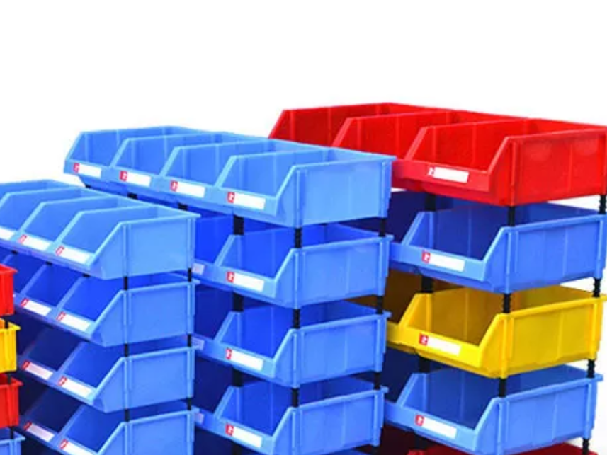 spare-equipment-box-dalam-sepak-bola