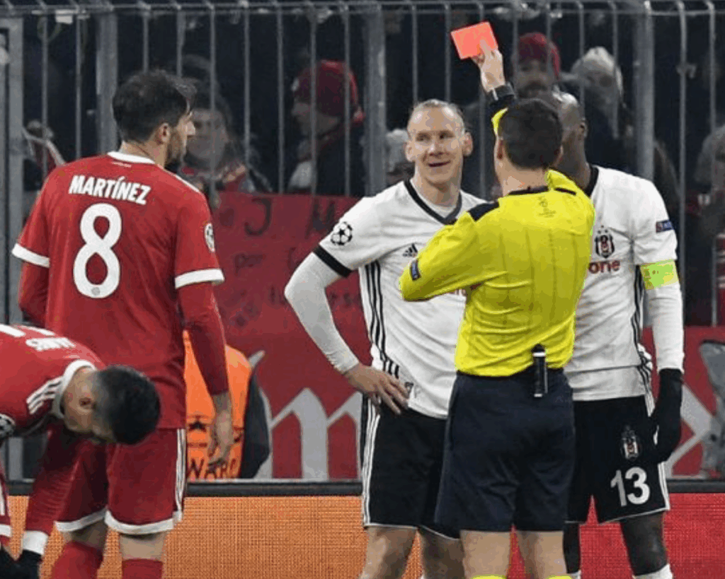 red-card-suspension-dalam-sepak-bola