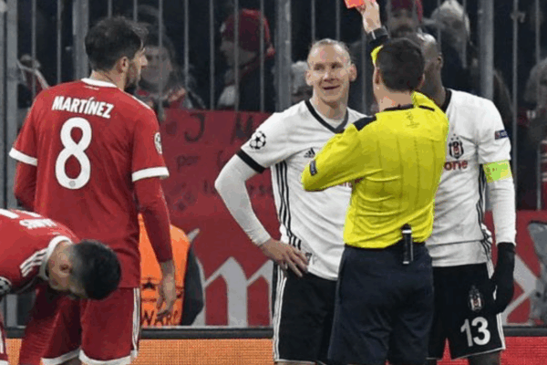 red-card-suspension-dalam-sepak-bola