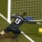 gol-kiper-dari-tengah-lapangan-yang-viral