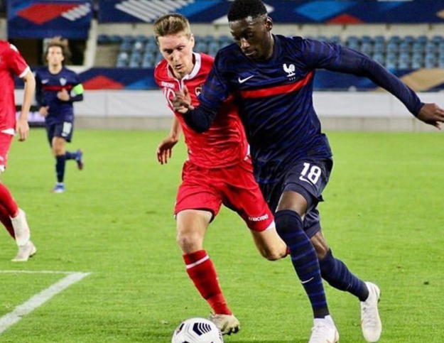 manchester-united-dan-newcastle-incar-striker-psg