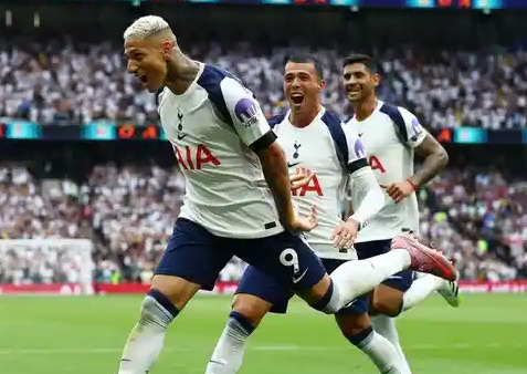 richarlison-berhasil-membuat-gol-salto-menawan