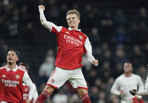 martin-odegaard-siap-tampil-hebat-di-laga-arsenal-vs-tottenham