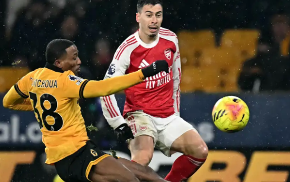 Gol Akhir Tom Edozie Selamatkan Wolves Lawan Arsenal
